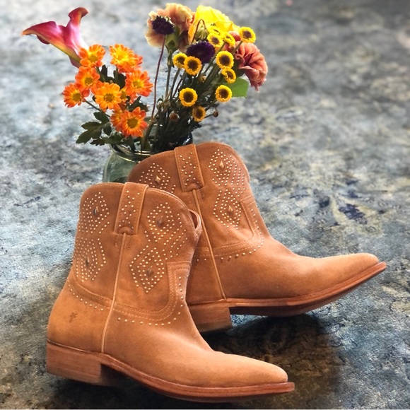 Frye Studded Billy Boot in Tan size 8.5 western cowboy - Picture 3 of 16
